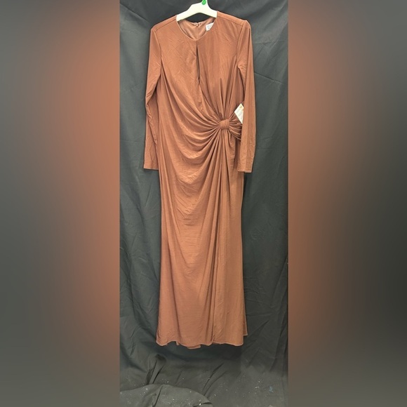 IEENA FOR MAC DUGGAL NWOT 55708
Long Sleeve Keyhole Draped Gown - Picture 4 of 7
